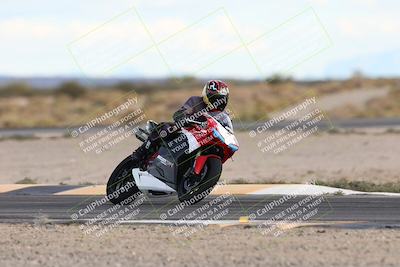 media/Nov-16-2025-Race Pace (Sun) [[8c5fa54630]]/Non Verified Riders (1st 20 Minutes)/5-Turn 15 (110pm)/